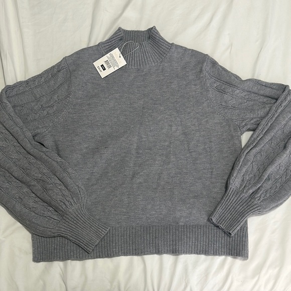 3/$40 NWT Grey cable knit sweater medium - Picture 1 of 4